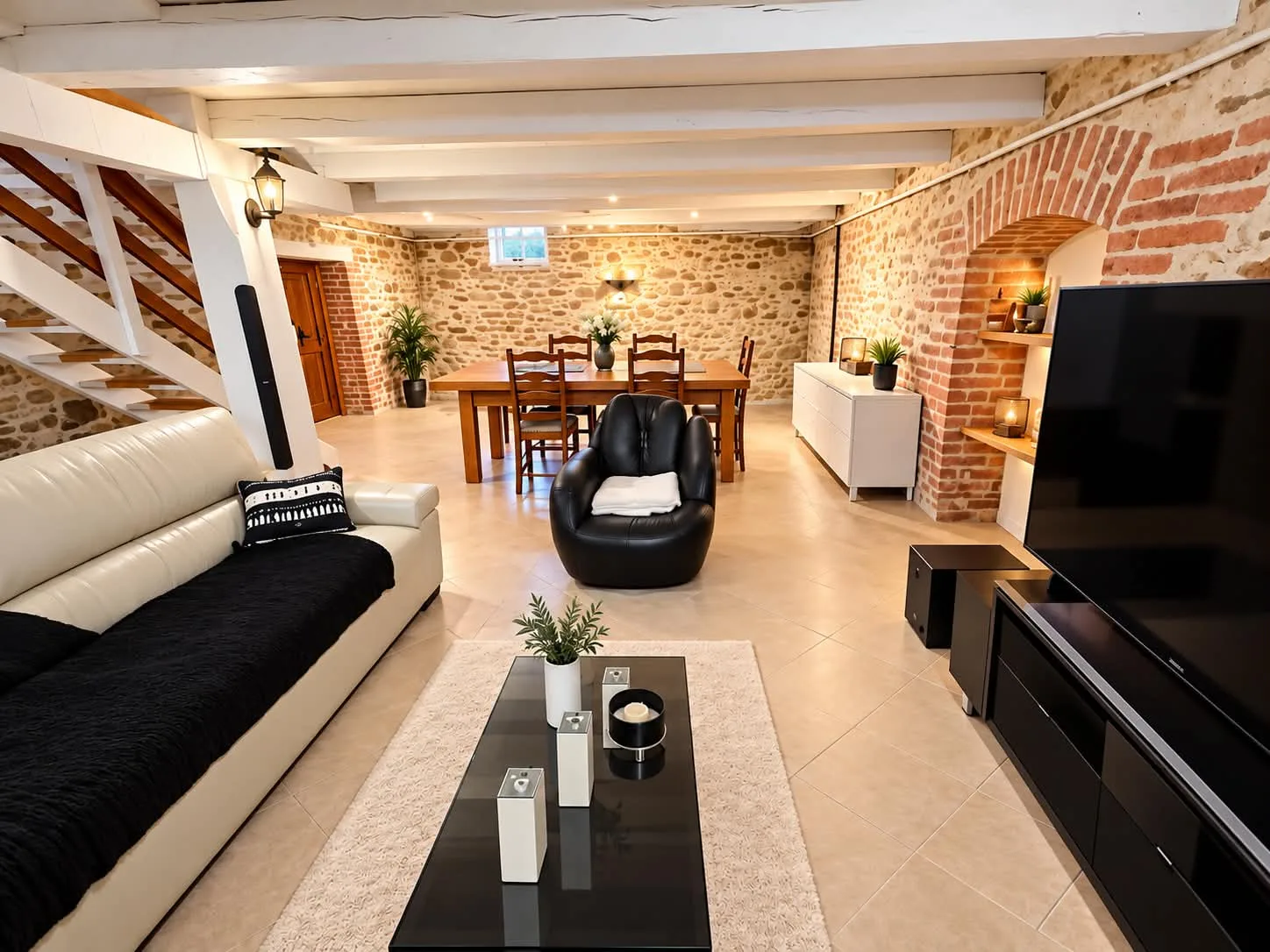 Maison 125 m² avec jardin 600 m², terrasse, 2 garages et atelier — Saint-Étienne