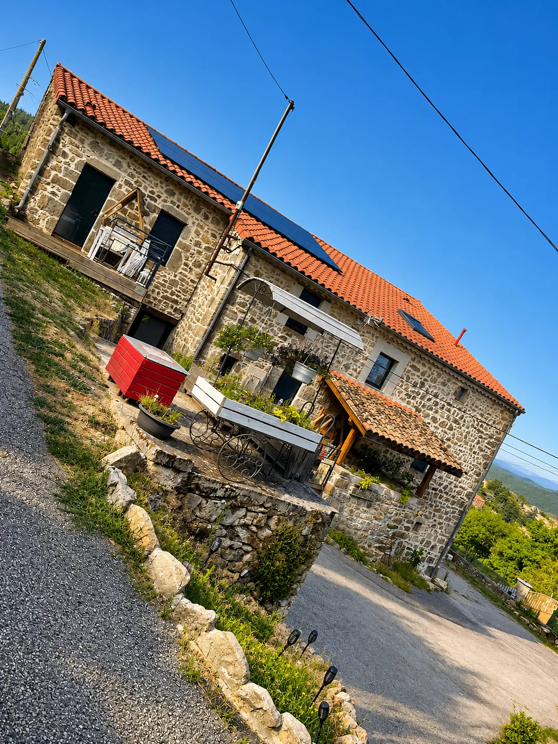 Ancienne ferme rénovée au cœur du Parc naturel régional du Pilat — Gîte indépendant · Rentabilité immédiate