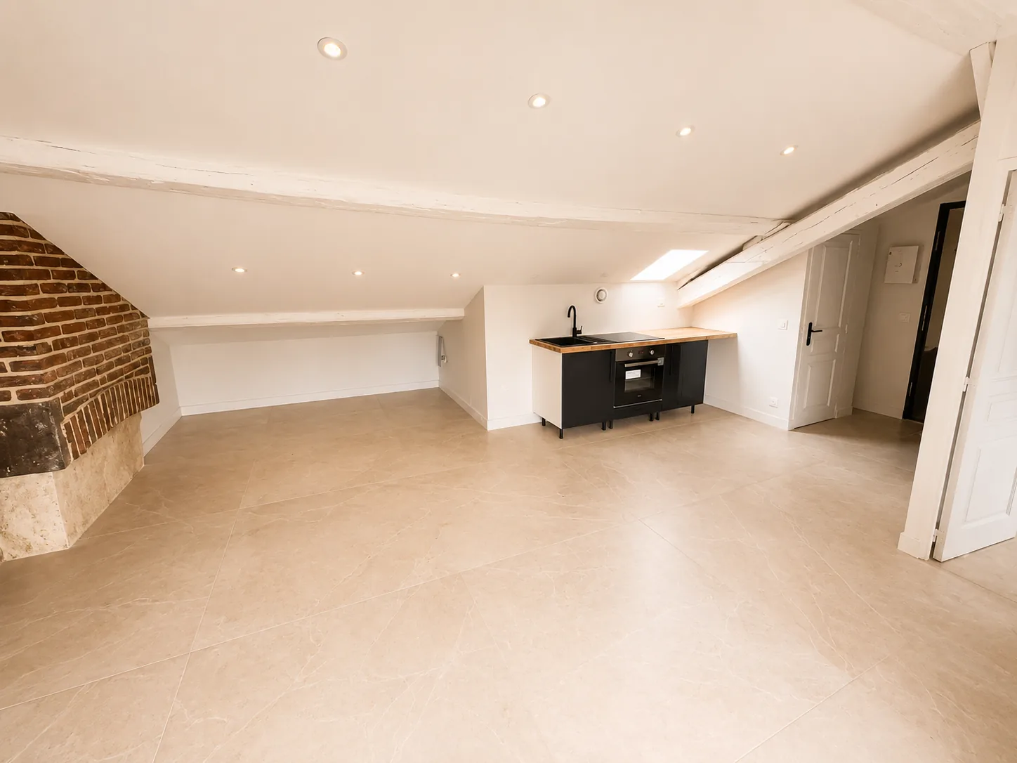 INVESTISSEMENT CLÉ EN MAIN – T2 AVEC TERRASSE TROPEZIENNE – RENTABILITÉ 7,42 %